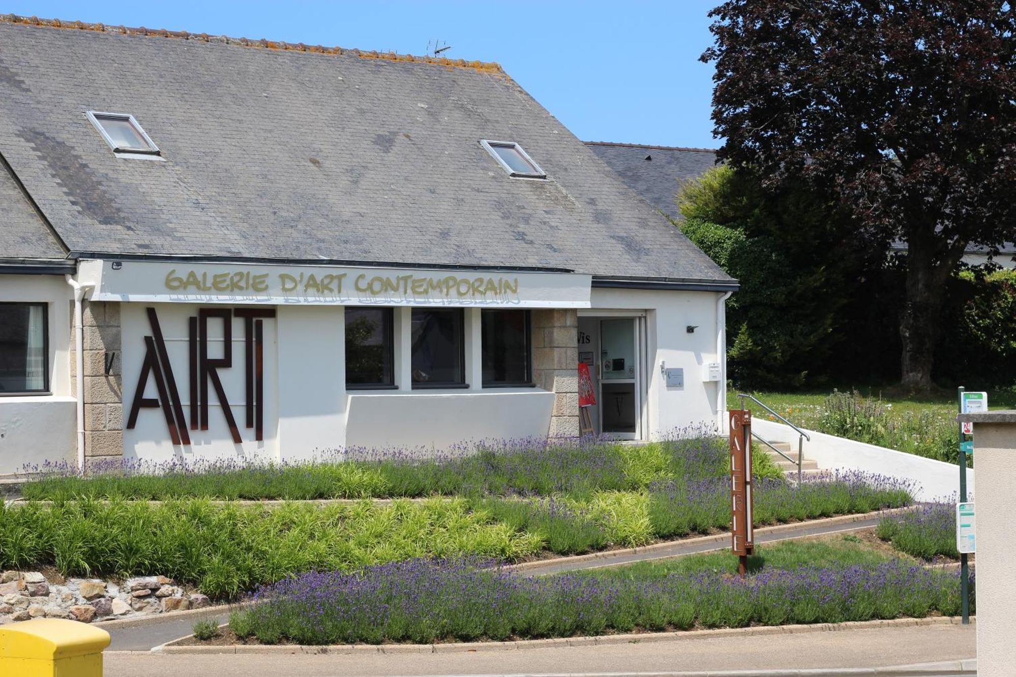 Bnb Maison D'Art Breakfast In The Art Gallery Ploubazlanec Exteriör bild